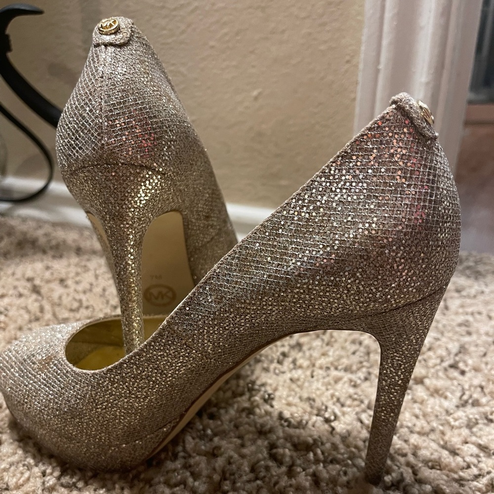 Michael Kors Gold Pump